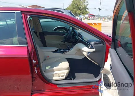 2018 Toyota Camry Xle z USA, uszkodzony, nr VIN 4T1B11HK5JU566520